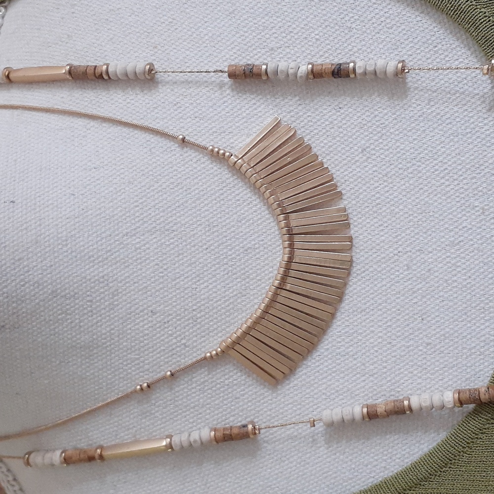 CHICO'S 2 in 1 Goldtone & Wooden Bead Necklace Set - Neutral Colors! NWOT - Picture 4 of 11